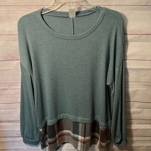 HoneyMe Tunic Style top with paid bottom trim Sz S